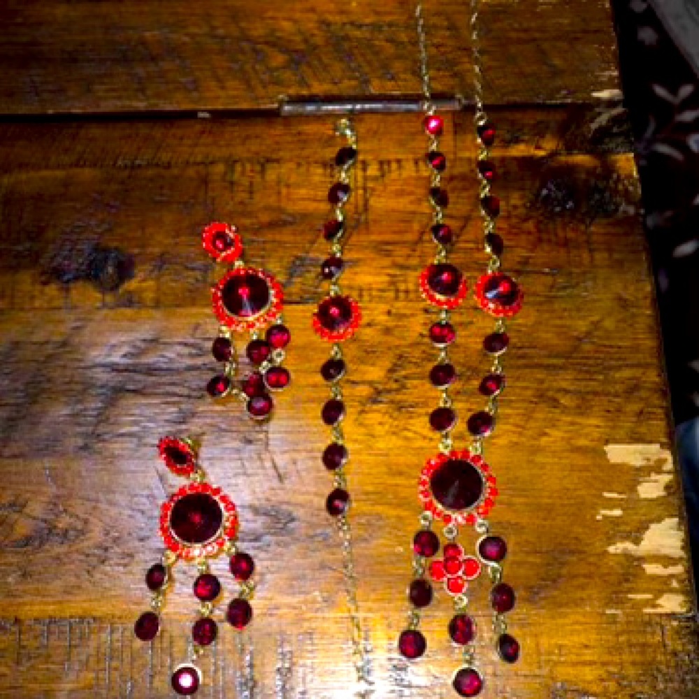 Red and gold jewelry New and in good quality